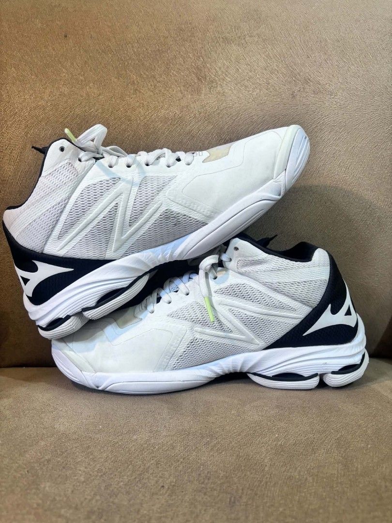 Mizuno Wave lighting z7 (Category: Sneakers) located in Mapandan. Submitted by jcsukay (Listing ID 1469774702, Image 3). Description: Mizuno Wave Lighting Z7 (Authentic) Us 7. 5 m Us 9 W Eur 40.5 Cm 25.5 No issue. Disclaimer :color may vary due to the lighting.