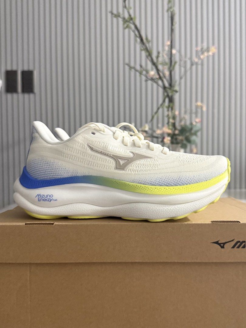 Mizuno Wave Sky 9 (MAX CUSHION RUNNING SHOE) (Category: Sneakers) located in Manila. Submitted by dr.sheldon (Listing ID 1469856997, Image 1). Description: Mizuno Wave Sky 9 Brand New Womens size 6.