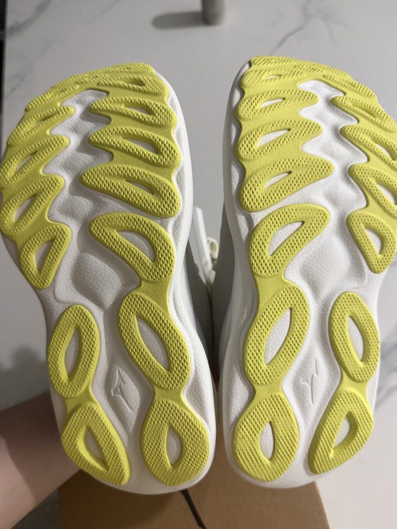 Mizuno Wave Sky 9 (MAX CUSHION RUNNING SHOE) (Category: Sneakers) located in Manila. Submitted by dr.sheldon (Listing ID 1469856997, Image 3). Description: Mizuno Wave Sky 9 Brand New Womens size 6.