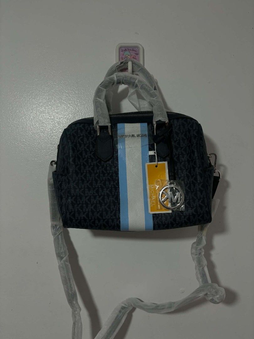MK doctors bag (Category: Cross-body Bags) located in Cavite. Submitted by swiftfish_2c26c0 (Listing ID 1469915012, Image 1). Description: .