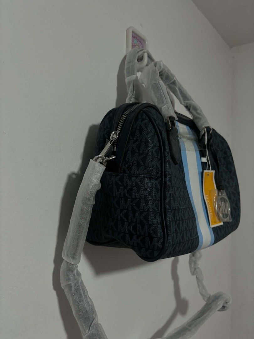 MK doctors bag (Category: Cross-body Bags) located in Cavite. Submitted by swiftfish_2c26c0 (Listing ID 1469915012, Image 2). Description: .