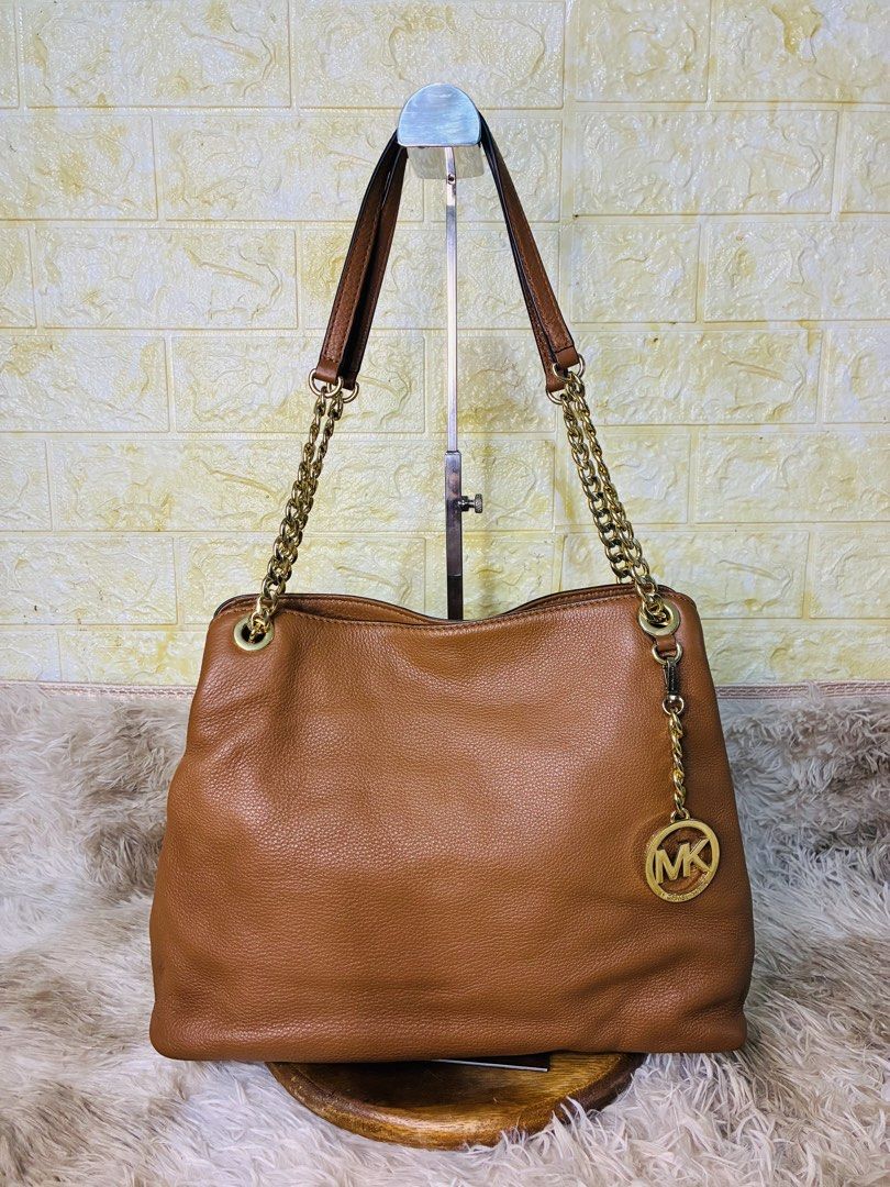 MK Jet Set Chain Med Leather Tote Bag (Category: Shoulder Bags) located in Subic. Submitted by anabananaco. (Listing ID 1469859532, Image 2). Description: Guaranteed authentic. 👜 Preloved Bags 🎌 From Japan 🇯🇵 📦 Shipping Fee c/o buyer thru J&T or LBC. .