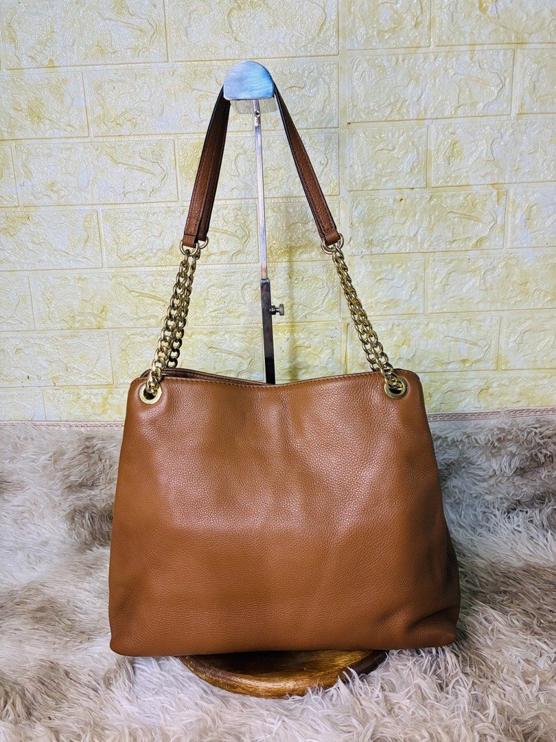 MK Jet Set Chain Med Leather Tote Bag (Category: Shoulder Bags) located in Subic. Submitted by anabananaco. (Listing ID 1469859532, Image 3). Description: Guaranteed authentic. 👜 Preloved Bags 🎌 From Japan 🇯🇵 📦 Shipping Fee c/o buyer thru J&T or LBC. .