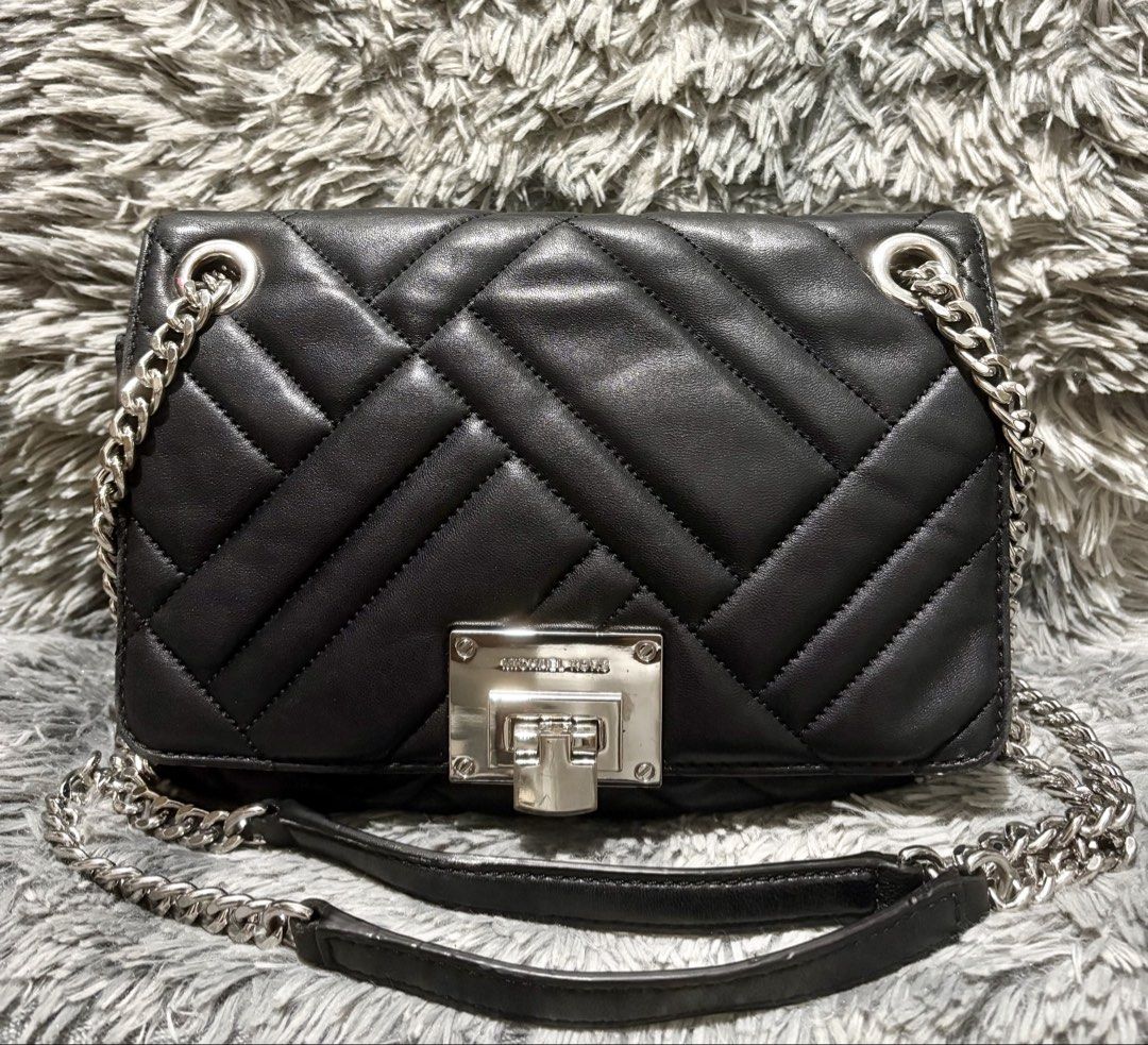 MK Peyton (Category: Luxury Bags & Wallets) located in Manila. Submitted by jlj_v.2_oshop (Listing ID 1469820814, Image 1). Description: ORIGINAL MK Peyton Medium Flap Shoulder Bag (also closely matching the MK Vivianne style) in black with chevron quilting and silver-tone hardware. .