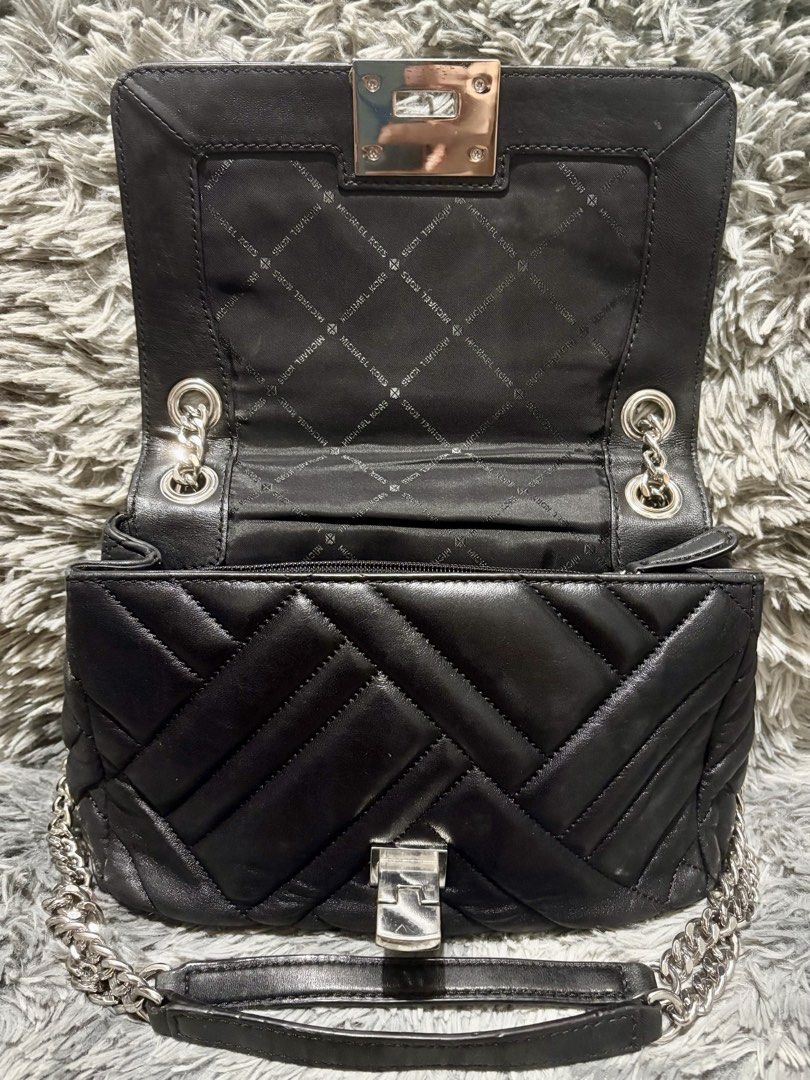 MK Peyton (Category: Luxury Bags & Wallets) located in Manila. Submitted by jlj_v.2_oshop (Listing ID 1469820814, Image 3). Description: ORIGINAL MK Peyton Medium Flap Shoulder Bag (also closely matching the MK Vivianne style) in black with chevron quilting and silver-tone hardware. .