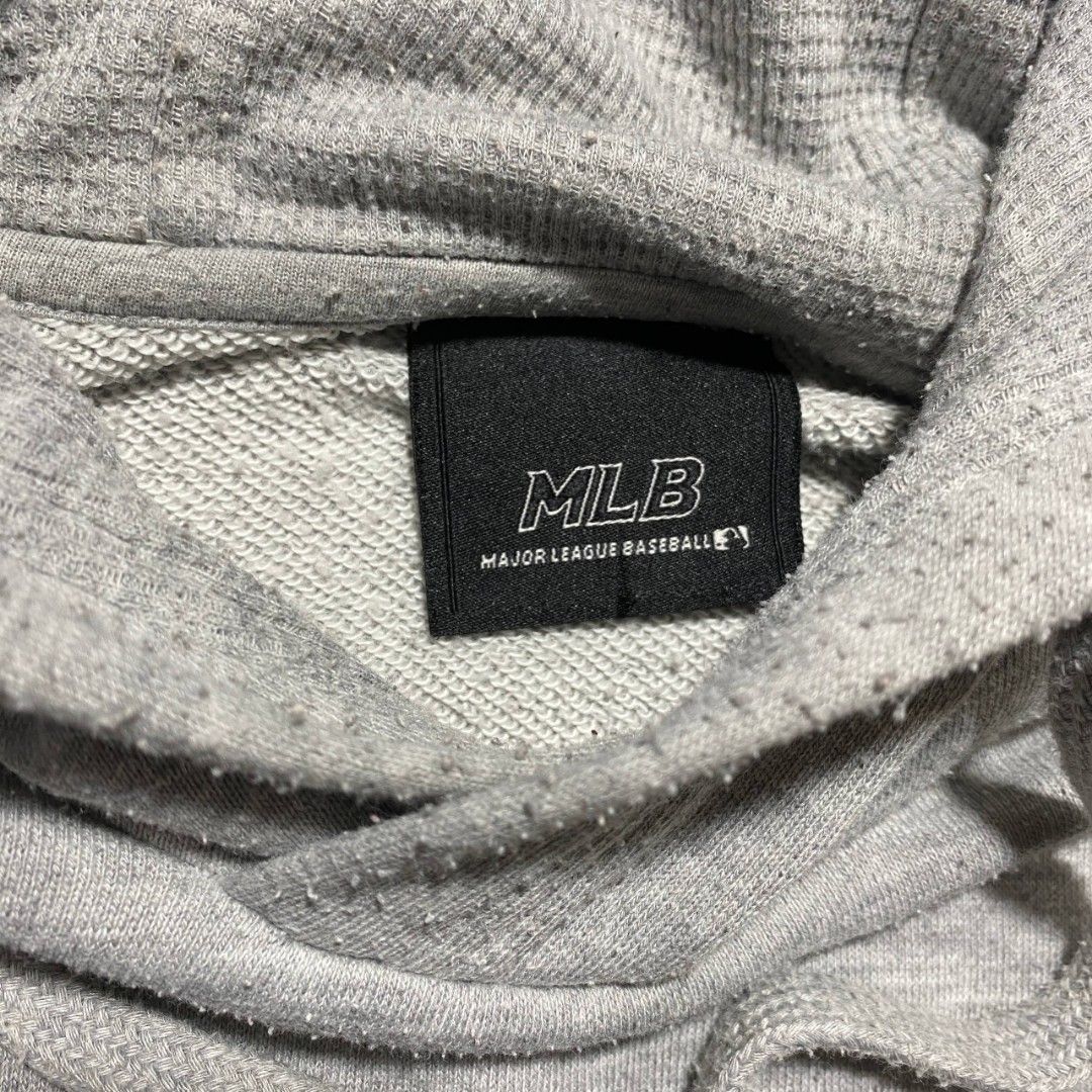 MLB Boston Red Sox Pullover Hoodie Grey Spellout Patch Logo Sweatshirt (Category: Coats, Jackets and Outerwear) located in Nasipit. Submitted by yopey (Listing ID 1469896259, Image 3). Description: MLB Boston Red Sox Pullover Hoodie Grey Spellout Patch Logo Sweatshirt Size: L-XL (men's) Dimes: 24x27 Condition: Good Price: 450 + sf.