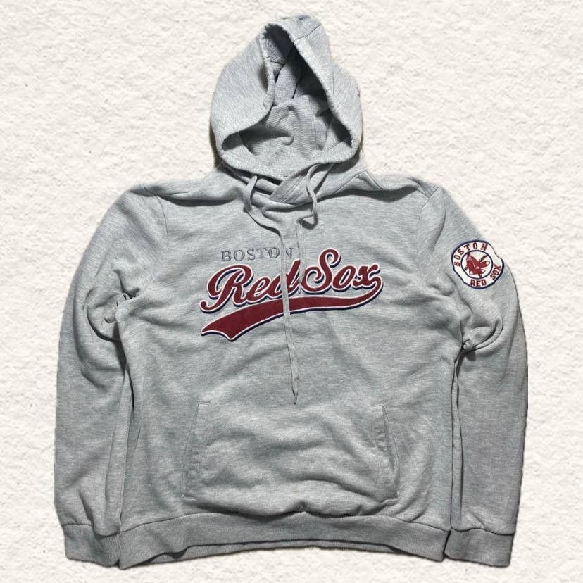 MLB Boston Red Sox Pullover Hoodie Grey Spellout Patch Logo Sweatshirt (Category: Coats, Jackets and Outerwear) located in Nasipit. Submitted by yopey (Listing ID 1469896259, Image 1). Description: MLB Boston Red Sox Pullover Hoodie Grey Spellout Patch Logo Sweatshirt Size: L-XL (men's) Dimes: 24x27 Condition: Good Price: 450 + sf.