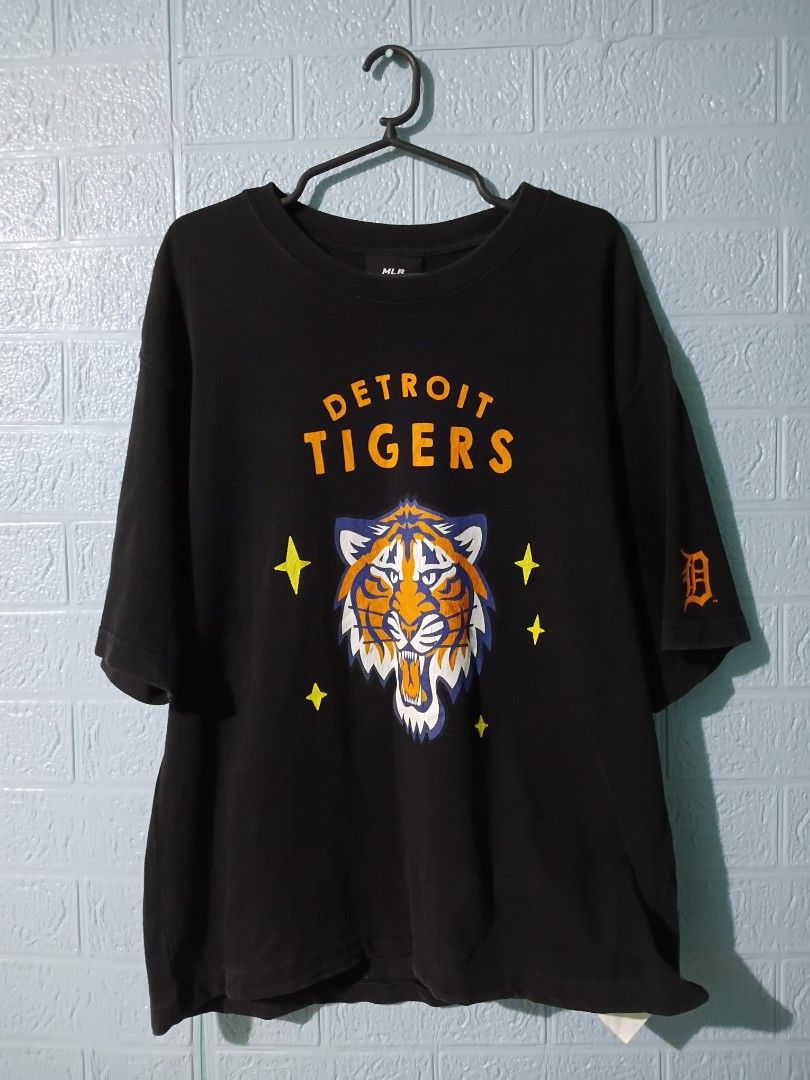 MLB Detroit Tigers Graphic Tee (Category: Tshirts & Polo Shirts ) located in Caloocan City. Submitted by archive404 (Listing ID 1469912432, Image 1). Description: MLB Detroit Tigers Graphic Tee Good Condition W - 20 L - 26 Medium on Tag No Issue 250 + sf.