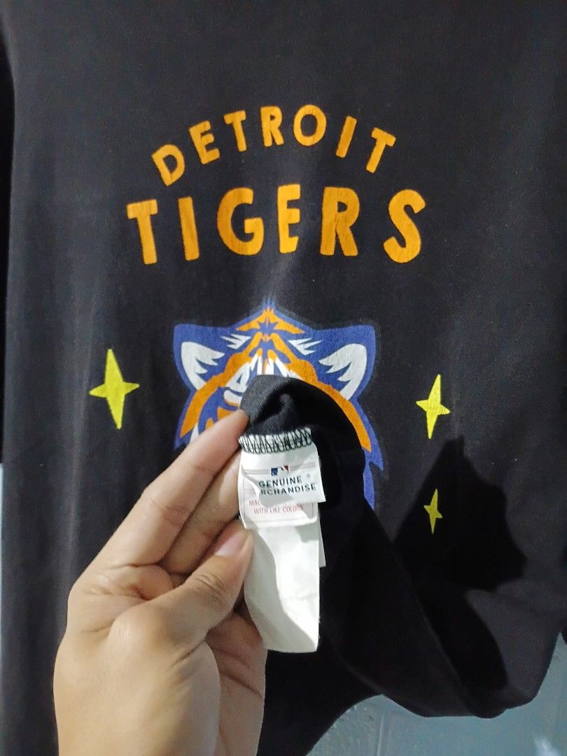 MLB Detroit Tigers Graphic Tee (Category: Tshirts & Polo Shirts ) located in Caloocan City. Submitted by archive404 (Listing ID 1469912432, Image 3). Description: MLB Detroit Tigers Graphic Tee Good Condition W - 20 L - 26 Medium on Tag No Issue 250 + sf.
