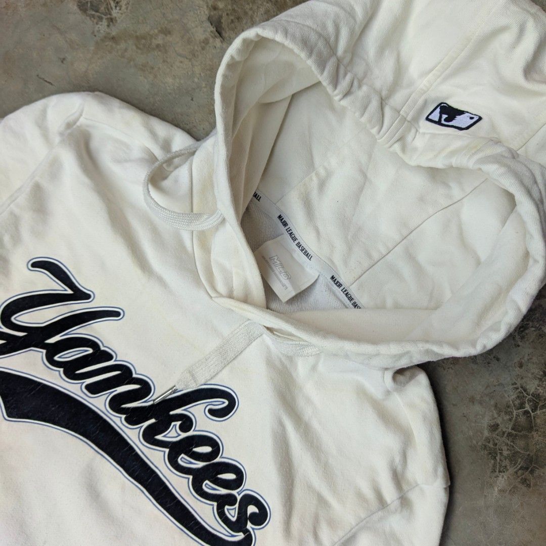 MLB NEW YANKEES HOODIE (Category: Hoodies) located in Ozamiz City. Submitted by drithrft (Listing ID 1469893874, Image 3). Description: Dimensions (inches) Width - 20 Length - 27 Condition - 8/10 Issue - multiple stains - crackprint.