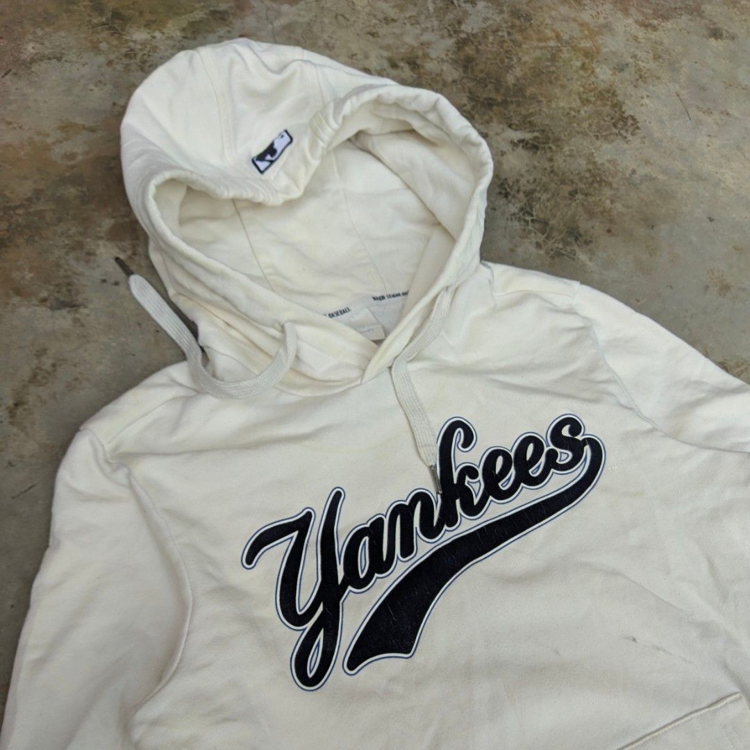 MLB NEW YANKEES HOODIE (Category: Hoodies) located in Ozamiz City. Submitted by drithrft (Listing ID 1469893874, Image 2). Description: Dimensions (inches) Width - 20 Length - 27 Condition - 8/10 Issue - multiple stains - crackprint.