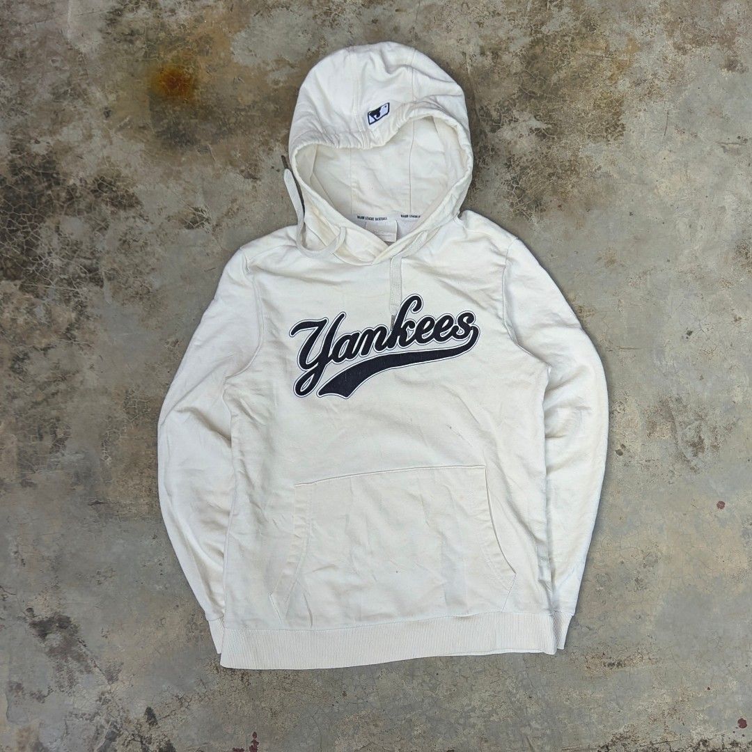 MLB NEW YANKEES HOODIE (Category: Hoodies) located in Ozamiz City. Submitted by drithrft (Listing ID 1469893874, Image 1). Description: Dimensions (inches) Width - 20 Length - 27 Condition - 8/10 Issue - multiple stains - crackprint.