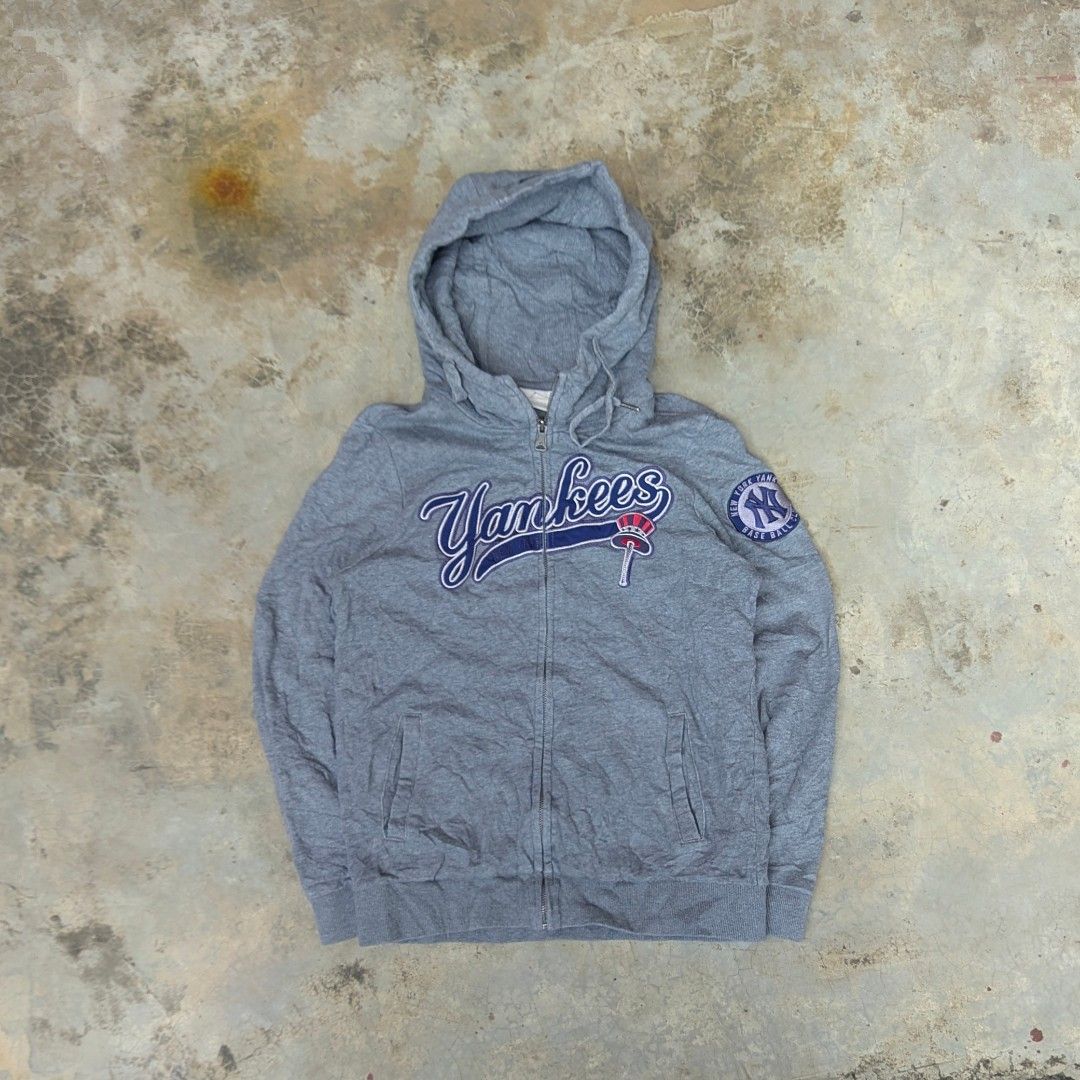 MLB NEW YANKEES zip up (Category: Hoodies) located in Ozamiz City. Submitted by drithrft (Listing ID 1469894851, Image 1). Description: Dimensions (inches) Width - 19.5 Length - 25 Condition - 10/10 Issue - none.