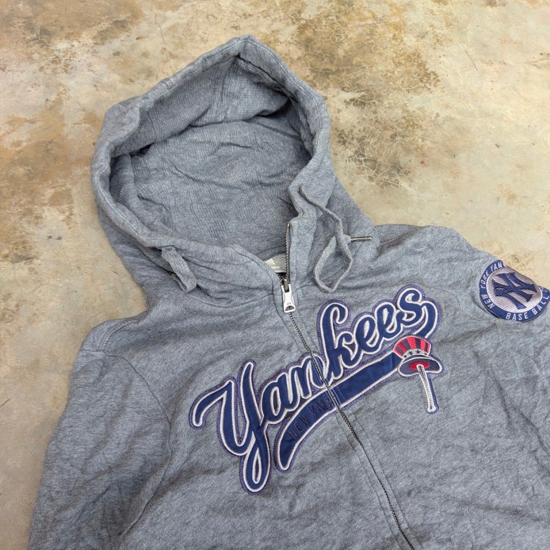 MLB NEW YANKEES zip up (Category: Hoodies) located in Ozamiz City. Submitted by drithrft (Listing ID 1469894851, Image 2). Description: Dimensions (inches) Width - 19.5 Length - 25 Condition - 10/10 Issue - none.