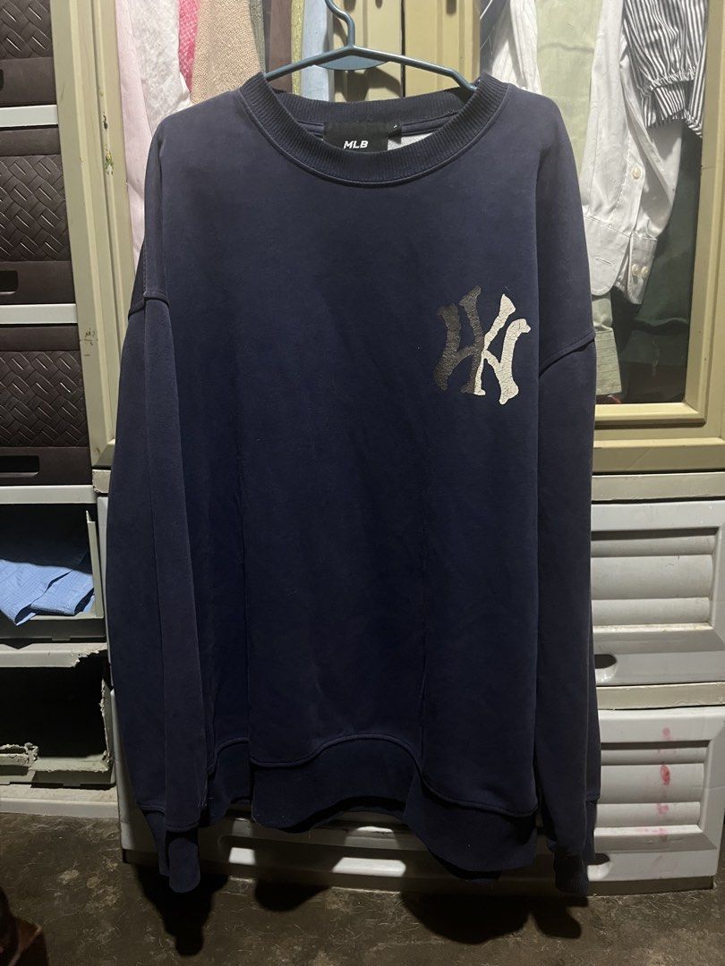 MLB New York Yankees Navy Blue Sweatshirt (Category: Coats, Jackets and Outerwear) located in Taguig. Submitted by kiyo_55 (Listing ID 1469934158, Image 2). Description: - Authentic MLB New York Yankees design in a versatile navy blue - Small NY logo on the chest and statement large graphic print on the back - Comfortable relaxed, oversized fit for effortless everyday styling - Warm and soft fleece interior to keep you cozy - Classic ribbed colla