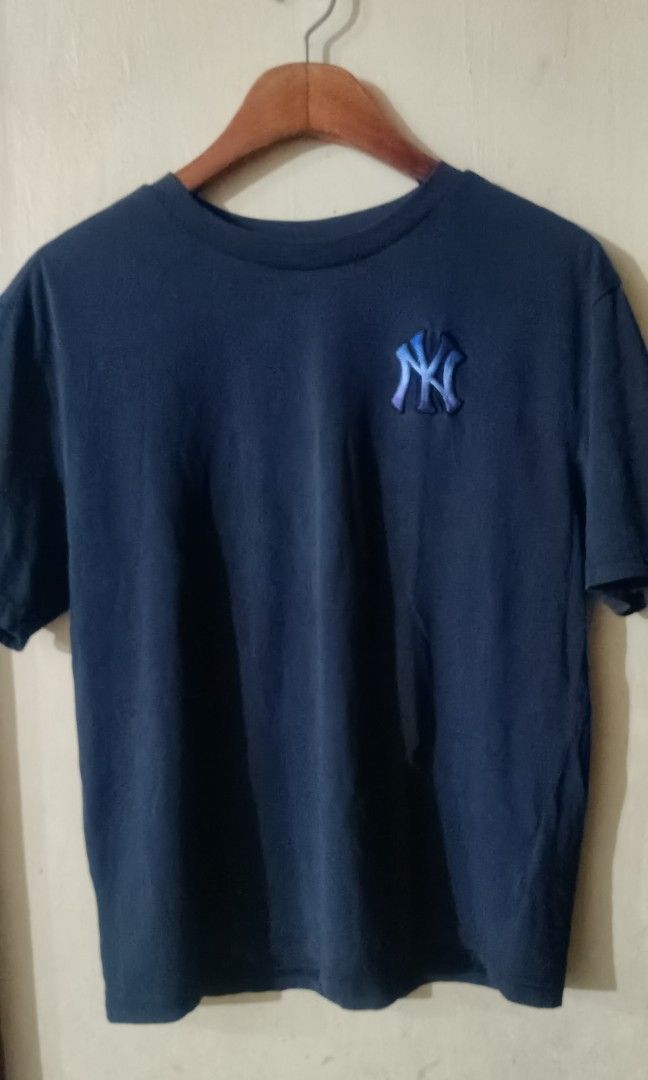 mlb ny (Category: Tshirts & Polo Shirts ) located in Oas. Submitted by yortzzz (Listing ID 1469924852, Image 1). Description: medyo crack prints lang sa likod.