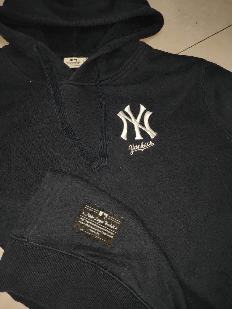 MLB NY YANKEES 💙 (Navy Blue) (Category: Coats, Jackets and Outerwear) located in Baguio. Submitted by jathriftx (Listing ID 1469853431, Image 2). Description: MLB NY YANKEES 💙 (Navy Blue) Medium Good as new 👌 1280.