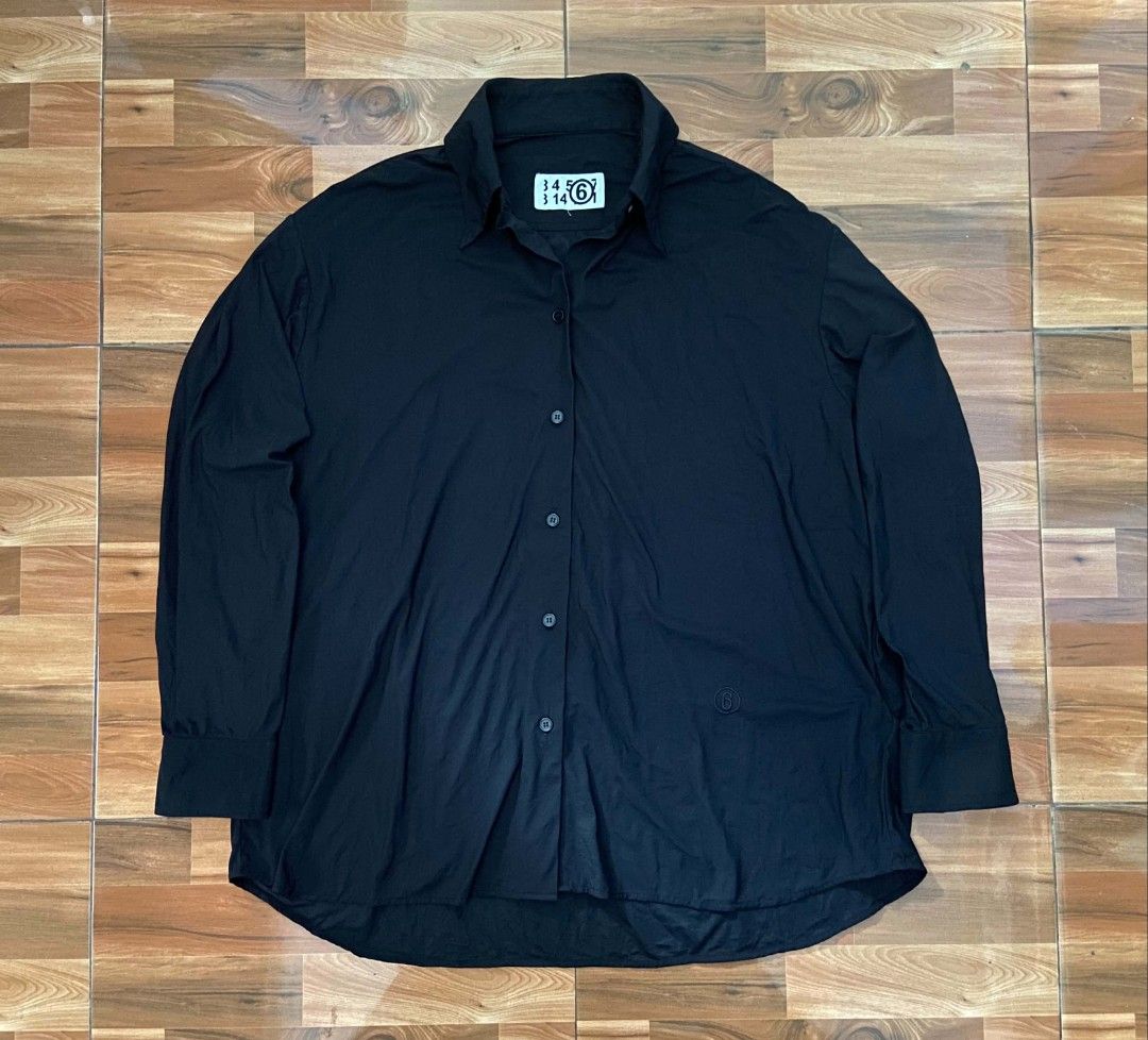 MM6 MAISON MARGIELA LONG SLEEVE BUTTON DOWN (Category: Luxury Apparel) located in Nabua. Submitted by supermix5119 (Listing ID 1469764825, Image 1). Description: MM6 MAISON MARGIELA LONG SLEEVE Length:27 Width:25 Excellent Condition 3500+Sf.