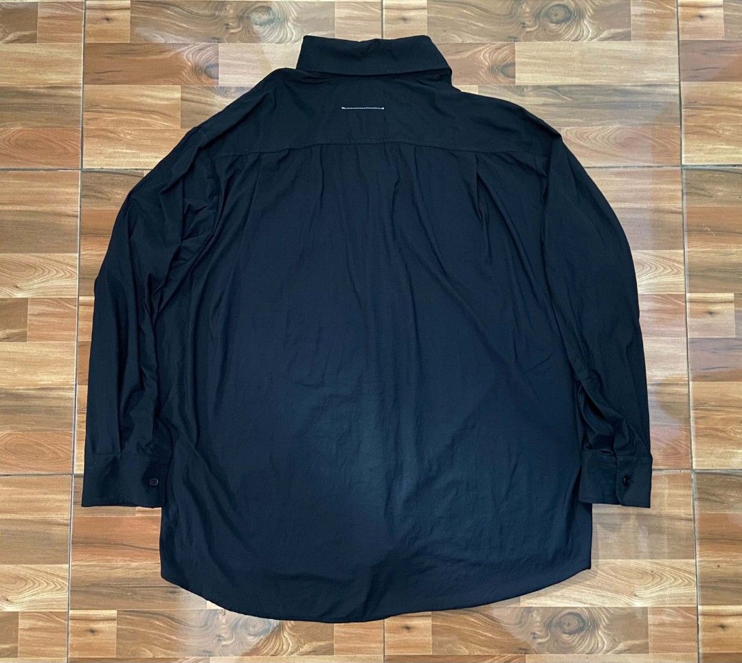 MM6 MAISON MARGIELA LONG SLEEVE BUTTON DOWN (Category: Luxury Apparel) located in Nabua. Submitted by supermix5119 (Listing ID 1469764825, Image 3). Description: MM6 MAISON MARGIELA LONG SLEEVE Length:27 Width:25 Excellent Condition 3500+Sf.