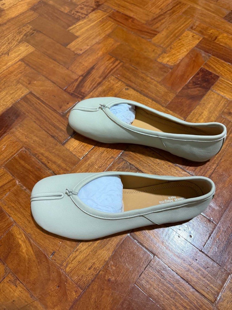 MM Tabis size 24cm (Category: Flats & Sandals) located in Indang. Submitted by specialsbya (Listing ID 1469841493, Image 1). Description: Super r3p Size 24cm Brand new Rfs: mistaken sa size naorder Genuine leather Really pretty and top tier quality.