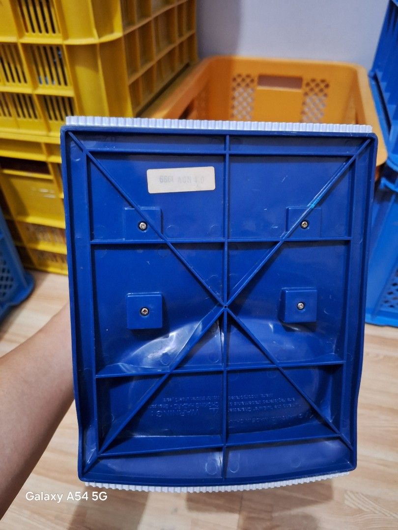 M&Ms candy dispenser couch (Category: Vintage Collectibles) located in San Fernando. Submitted by kewlitibles (Listing ID 1469919586, Image 3). Description: .has yellowing on shoulders area .fully working gimmicks .personal collection 🏠 LOCATION: Angeles City, Pampanga 💸 MOP: Bank Transfer/GCASH 🛺 MOD: J&T/LBC Drop & Go (Branch Nearest Your Address Pick-Up ONLY).