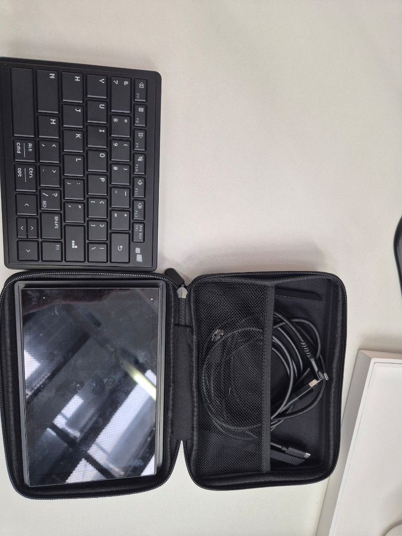 Mobile Pixels MP Tetra Wireless Split Keyboard + Display & Carrying ...