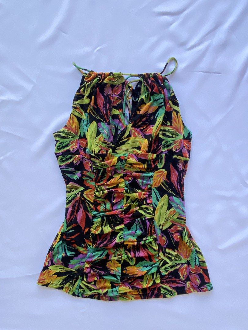Moda International Floral Halter Top Size L (Category: Sleeveless) located in Cauayan City . Submitted by alt_olshop4 (Listing ID 1469833609, Image 1). Description: ♡ Moda International Rushed Printed Top ♡ Size: size large on tag Bust: 18" Width/waist: Length: 14" Brand: Moda International Condition/flaws: no major flaws M 289 S 320 G 350 Lock 480 Swipe/see comment section -> to see flaws Please read the following ♡ Read my pinned post before or