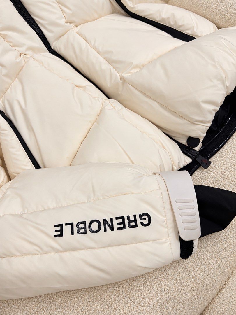 ⚜️Moncler Grenoble Puffer Jacket ❄️☃️ (Category: Luxury Apparel) located in Makati City. Submitted by 90sangel (Listing ID 1469894405, Image 3). Description: ❄️ YOUR ULTIMATE WINTER INVESTMENT 🤍✨ Made for the snow, designed for luxury. ☃️❄️ •Size: 2 perfect for M-L frame UNISEX! 🙋🏻‍♂️🙋🏻‍♀️ •Condition: Never worn.