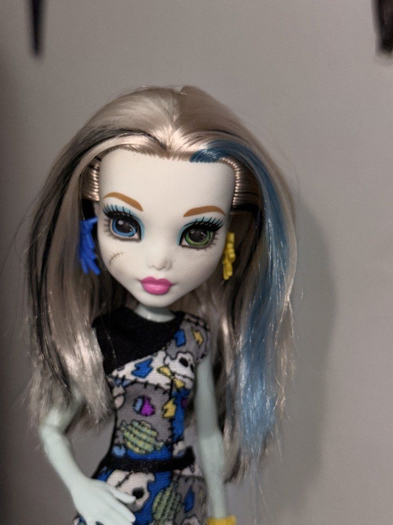 MONSTER HIGH BUNDLE WITH FREEBIE (Category: Kids Toys) located in Manila. Submitted by mhdolly_collector (Listing ID 1469870769, Image 3). Description: Wysiwyg Feel free to ask for info.