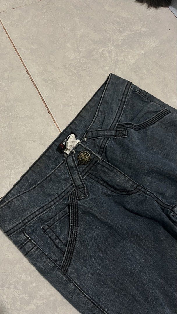 Morgan de Toi Dark Grey Denim Jeans (Category: Jeans) located in Valencia. Submitted by thriftyfinds01 (Listing ID 1469859867, Image 2). Description: - Brand: Morgan de Toi - Size: T36 - Color: Dark grey with heavy fading - Fit: Mid-rise straight fit - Details: Unique paneling around the waist and pockets - Hardware: Decorative brass-toned buttons with floral engravings - Hem: Raw frayed ankles - Condition: Great pre-loved condition (DM for exact