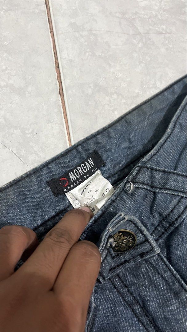 Morgan de Toi Dark Grey Denim Jeans (Category: Jeans) located in Valencia. Submitted by thriftyfinds01 (Listing ID 1469859867, Image 3). Description: - Brand: Morgan de Toi - Size: T36 - Color: Dark grey with heavy fading - Fit: Mid-rise straight fit - Details: Unique paneling around the waist and pockets - Hardware: Decorative brass-toned buttons with floral engravings - Hem: Raw frayed ankles - Condition: Great pre-loved condition (DM for exact