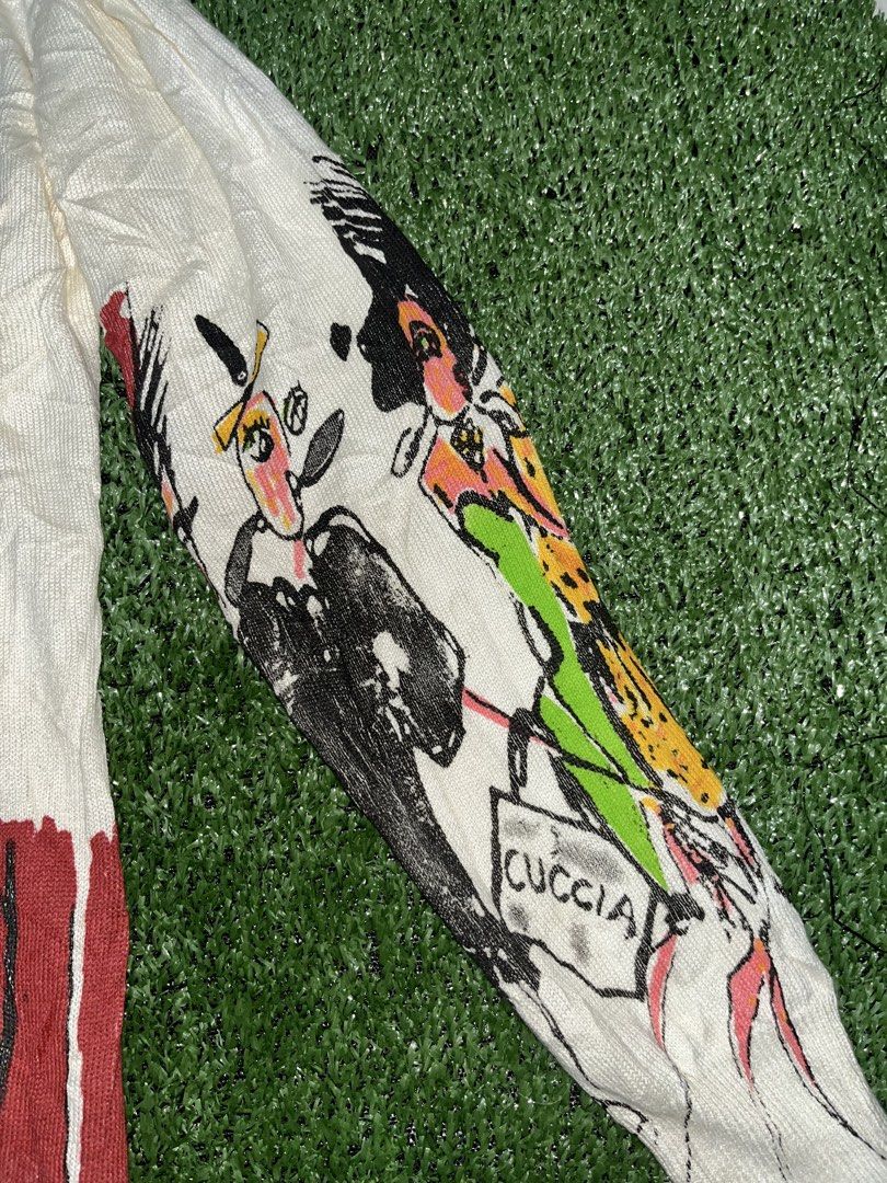 Moschino (Category: Activewear) located in Manila. Submitted by nevahhbrokeagain (Listing ID 1469889395, Image 3). Description: Moschino Excellent No issue 18x32 All details are posted 1,000 only! 📥.