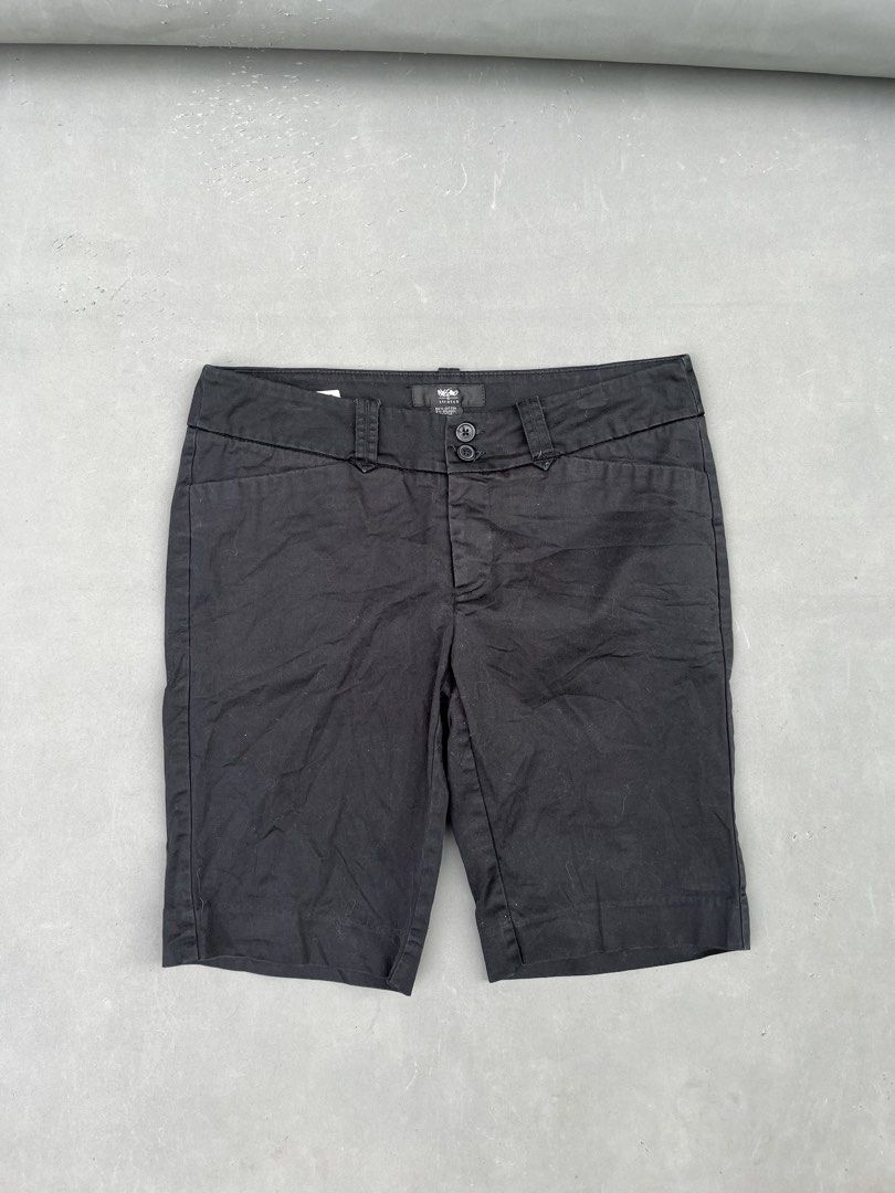 MOSSIMO DENIM SHORT (Category: Shorts) located in Quezon City. Submitted by kentstuff (Listing ID 1469899289, Image 1). Description: MOSSIMO Waist: 30-32 Length: 18.5 Leg opening: 8 Condition: Excellent CR: 9/10 Issue: ❌ DISCLAIMER: This is a thrifted item. All brands, logos, and trademarks belong to their rightful owners. We’re here to rehome great pieces — no brand affiliation intended.