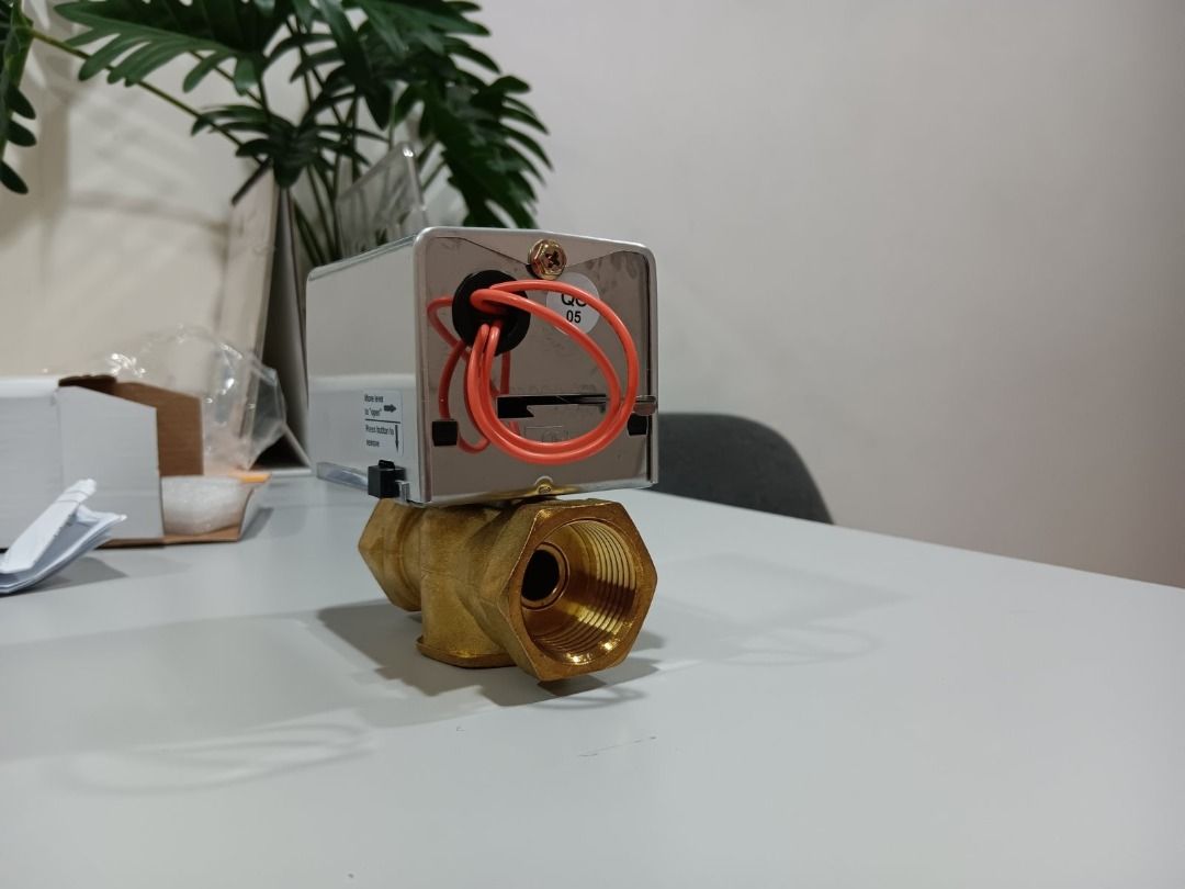 Motorized Valve for HVAC Systems and Water Control (Category: Everything Else Others) located in Manila. Submitted by cyrenejoye (Listing ID 1469838233, Image 3). Description: - Heavy-duty motorized valve with robust brass body and metal housing - Perfect for HVAC systems, water control, automation, and industrial piping - Threaded pipe connections on both ends for secure installation - Equipped with convenient wiring leads extending from the sid