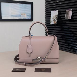 (Category: ) located in . Submitted by collynluxurybag (Listing ID 1469887878, Image 1). Description: .