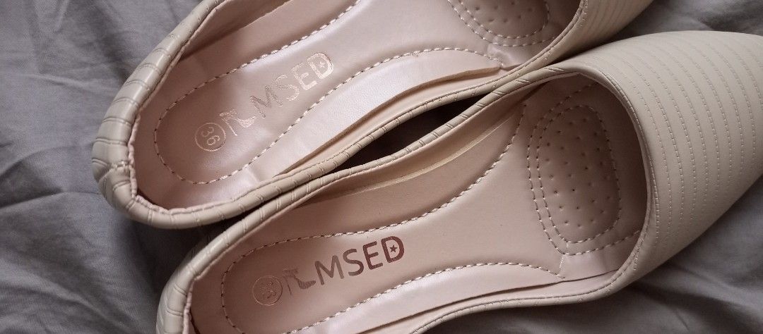 Classy and Comfy MSED Cream Pointed Toe Flats Size 36 (Category: Flats & Sandals) located in Quezon City. Submitted by queen8victoria (Listing ID 1469844498, Image 2). Description: --------------------------------------- NOTE: Payment first policy! No 'budol' (scams)! Bogus buyers and scammers will be reported immediately. --------------------------------------- ⭐ Payment first via GCash ⭐ No COD | No Meetups | Lalamove or courier only! ⭐ All sal
