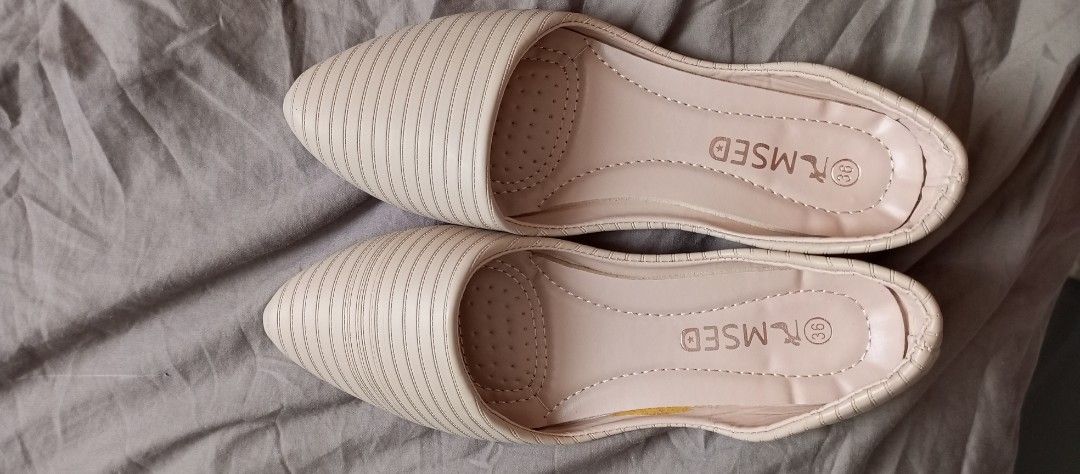 Classy and Comfy MSED Cream Pointed Toe Flats Size 36 (Category: Flats & Sandals) located in Quezon City. Submitted by queen8victoria (Listing ID 1469844498, Image 1). Description: --------------------------------------- NOTE: Payment first policy! No 'budol' (scams)! Bogus buyers and scammers will be reported immediately. --------------------------------------- ⭐ Payment first via GCash ⭐ No COD | No Meetups | Lalamove or courier only! ⭐ All sal