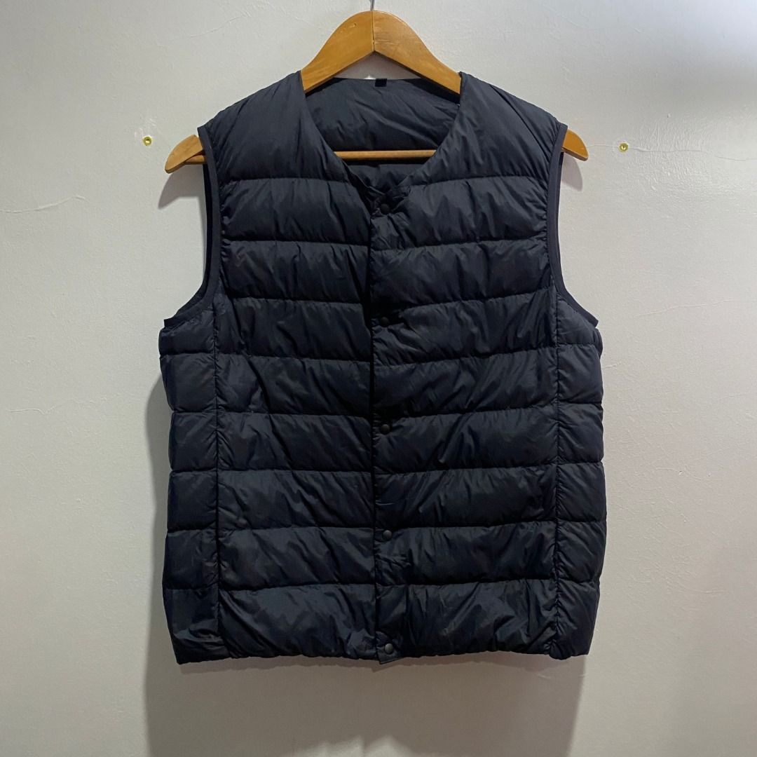 Muji Nylon Navy Lightweight Down Gillet L (Category: Coats, Jackets and Outerwear) located in Antipolo. Submitted by bentakahitanoano (Listing ID 1469937022, Image 2). Description: A lightweight down gilet that folds down into a portable size for the ultimate in form and function. Featuring a collarless design, the simple but staple design will come in handy on any trip or day out where additional insulation may be needed. ‐ Lightweight design ‐ 