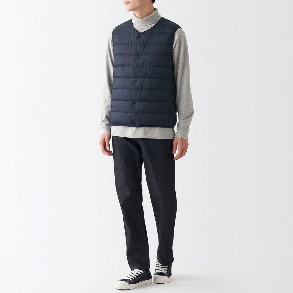 Muji Nylon Navy Lightweight Down Gillet L (Category: Coats, Jackets and Outerwear) located in Antipolo. Submitted by bentakahitanoano (Listing ID 1469937022, Image 1). Description: A lightweight down gilet that folds down into a portable size for the ultimate in form and function. Featuring a collarless design, the simple but staple design will come in handy on any trip or day out where additional insulation may be needed. ‐ Lightweight design ‐ 