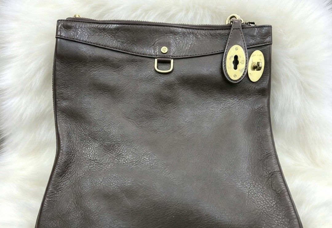 Mulberry bag (Category: Cross-body Bags) located in Iloilo. Submitted by khonz (Listing ID 1469775771, Image 1). Description: no flas.