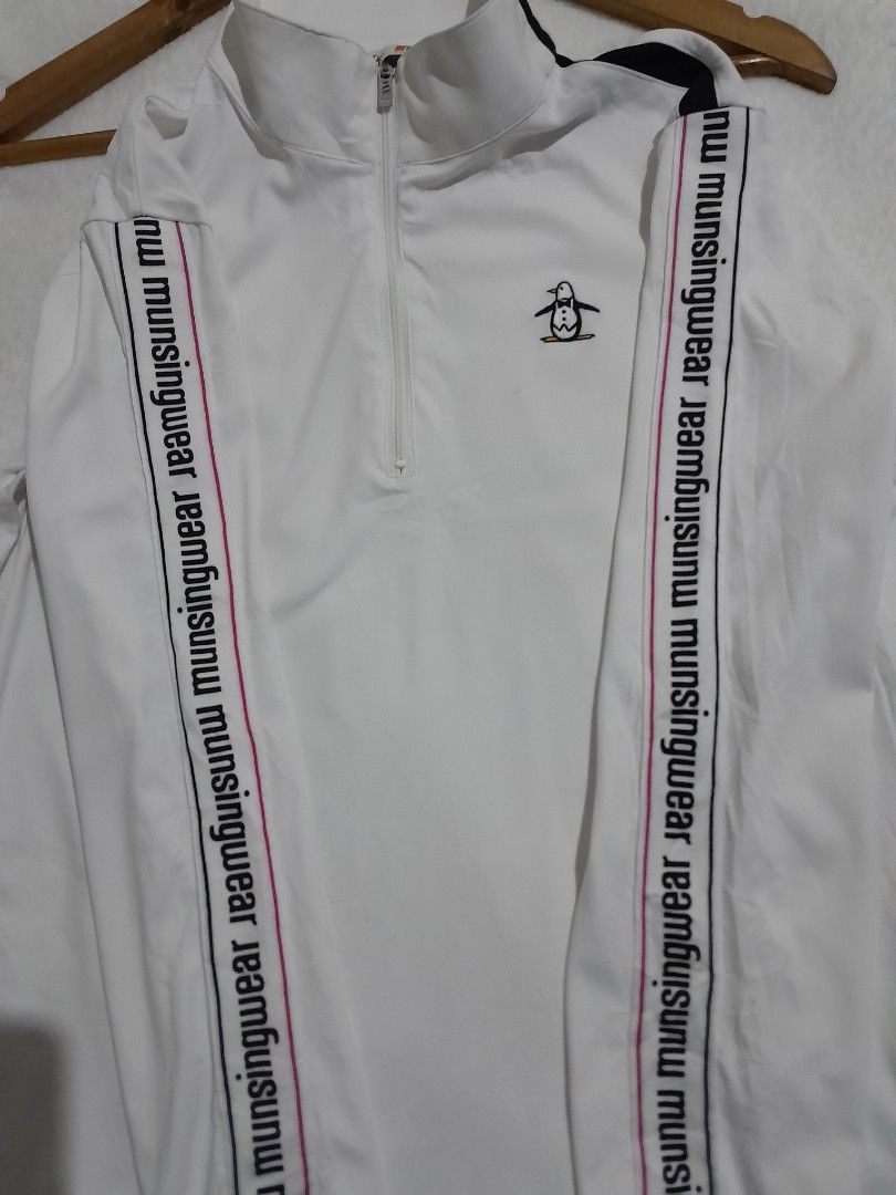 Munsingwear WOMEN'S (Category: Coats, Jackets and Outerwear) located in Lucena. Submitted by kuronueve0909 (Listing ID 1469880776, Image 2). Description: Munsingwear LS Size: large Width: 19.5 Length: 25 Price: ₱850 No issue ✅️ Ready to wear ✅️.