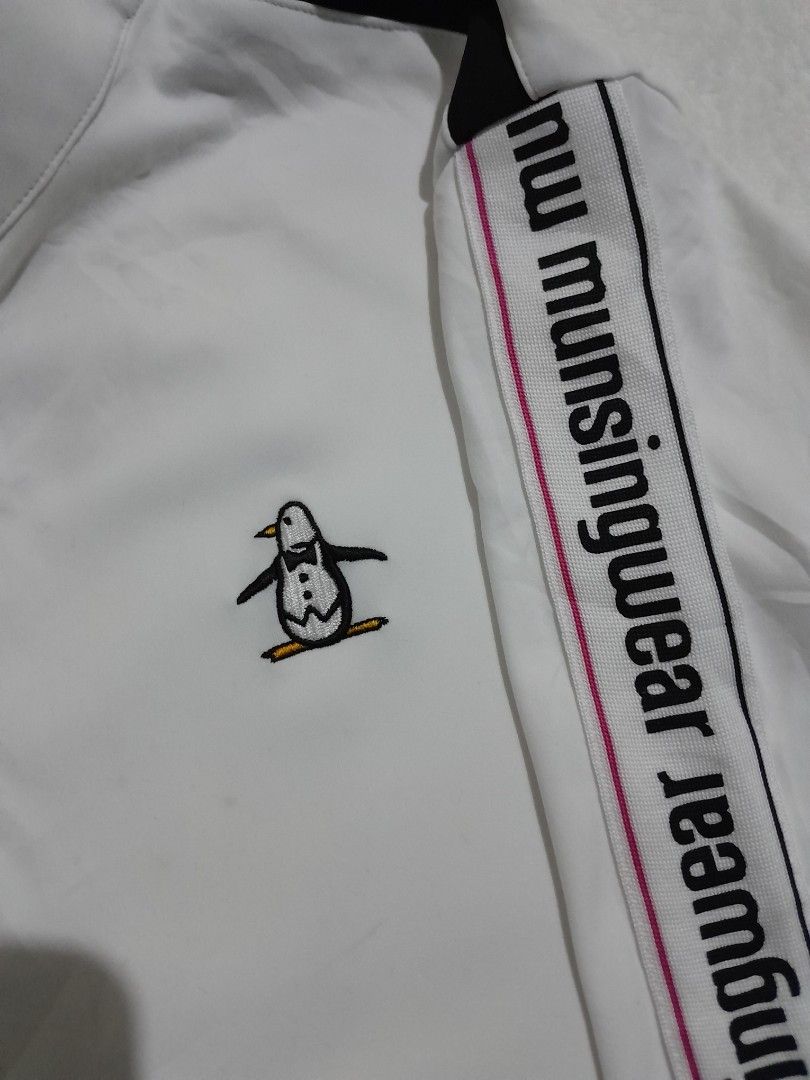 Munsingwear WOMEN'S (Category: Coats, Jackets and Outerwear) located in Lucena. Submitted by kuronueve0909 (Listing ID 1469880776, Image 3). Description: Munsingwear LS Size: large Width: 19.5 Length: 25 Price: ₱850 No issue ✅️ Ready to wear ✅️.