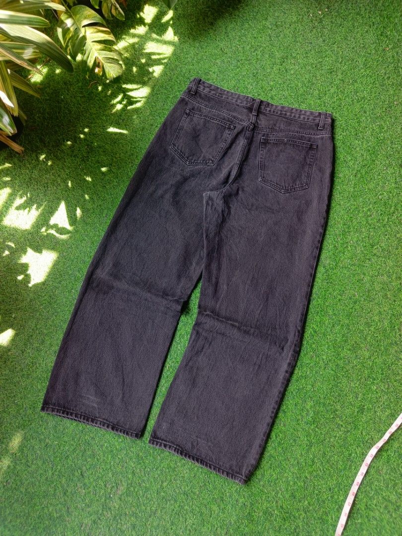 Musinsa Standard Baggy pants (Category: Jeans) located in Davao. Submitted by karlito. (Listing ID 1469780299, Image 1). Description: Waist 36 Length 42 Hem 10.5 Thigh 13.5.