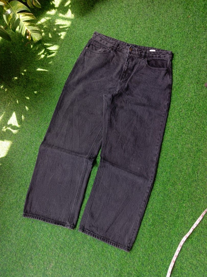 Musinsa Standard Baggy pants (Category: Jeans) located in Davao. Submitted by karlito. (Listing ID 1469780299, Image 2). Description: Waist 36 Length 42 Hem 10.5 Thigh 13.5.