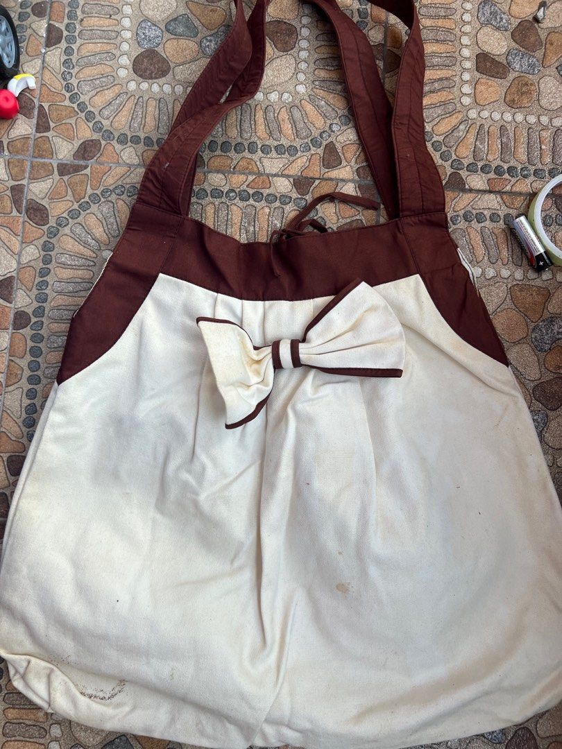 Naraya Bag (Category: Tote Bags) located in Manila. Submitted by macks_toys (Listing ID 1469805847, Image 1). Description: 📌You may send DM for your inquiries. ✨KINDLY CHECK EACH DETAILS✨ 🔳 From Japan/UK Surplus items 🔳 Big size 🔳 New inside but needs wash outside 🔳 Manage your expectations since it’s preloved and from Surplus Items 🔳 WYSIWYG ✨ Thank you! ✨ .