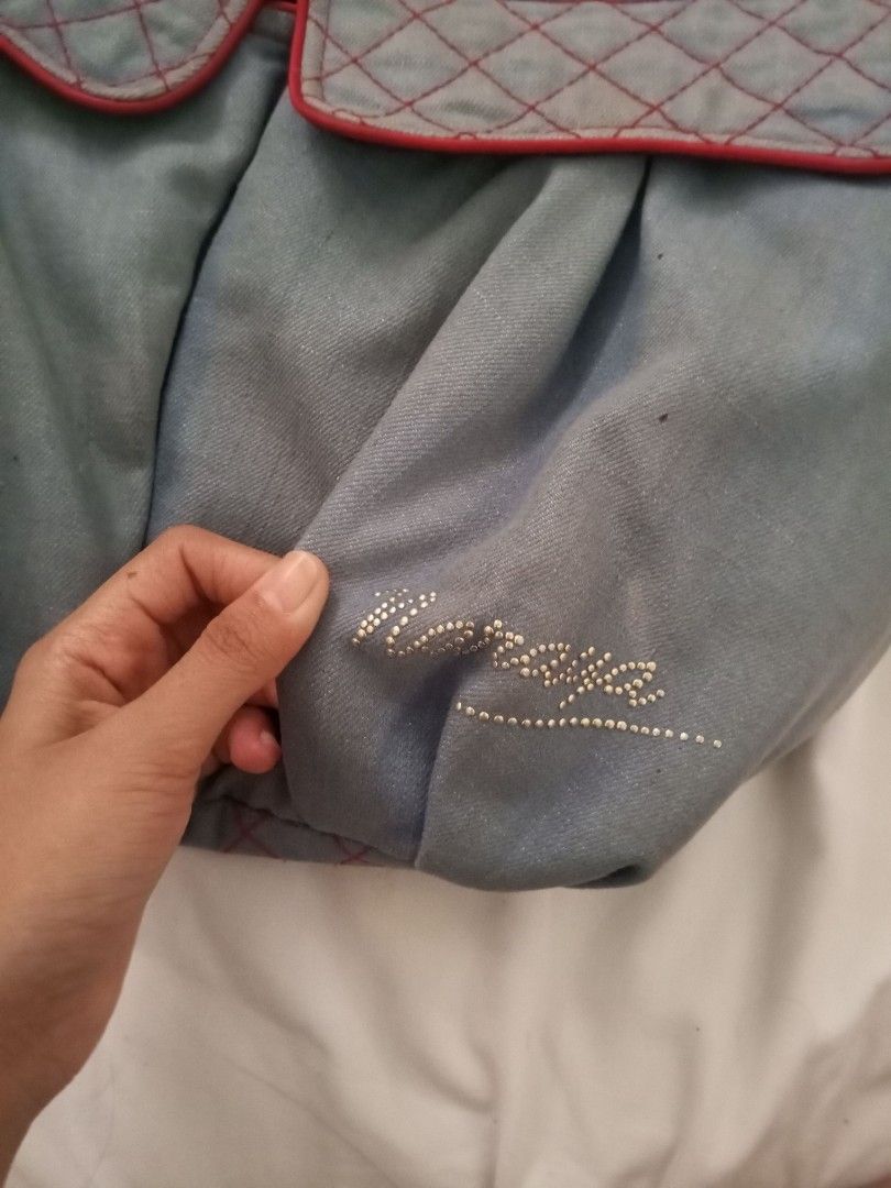 Naraya Denim Messenger Bag (Category: Sling Bags) located in Quezon City. Submitted by irydovii (Listing ID 1469778419, Image 2). Description: all goods pa naman may part na yellowish pa pero maganda to pag nalinisan na.