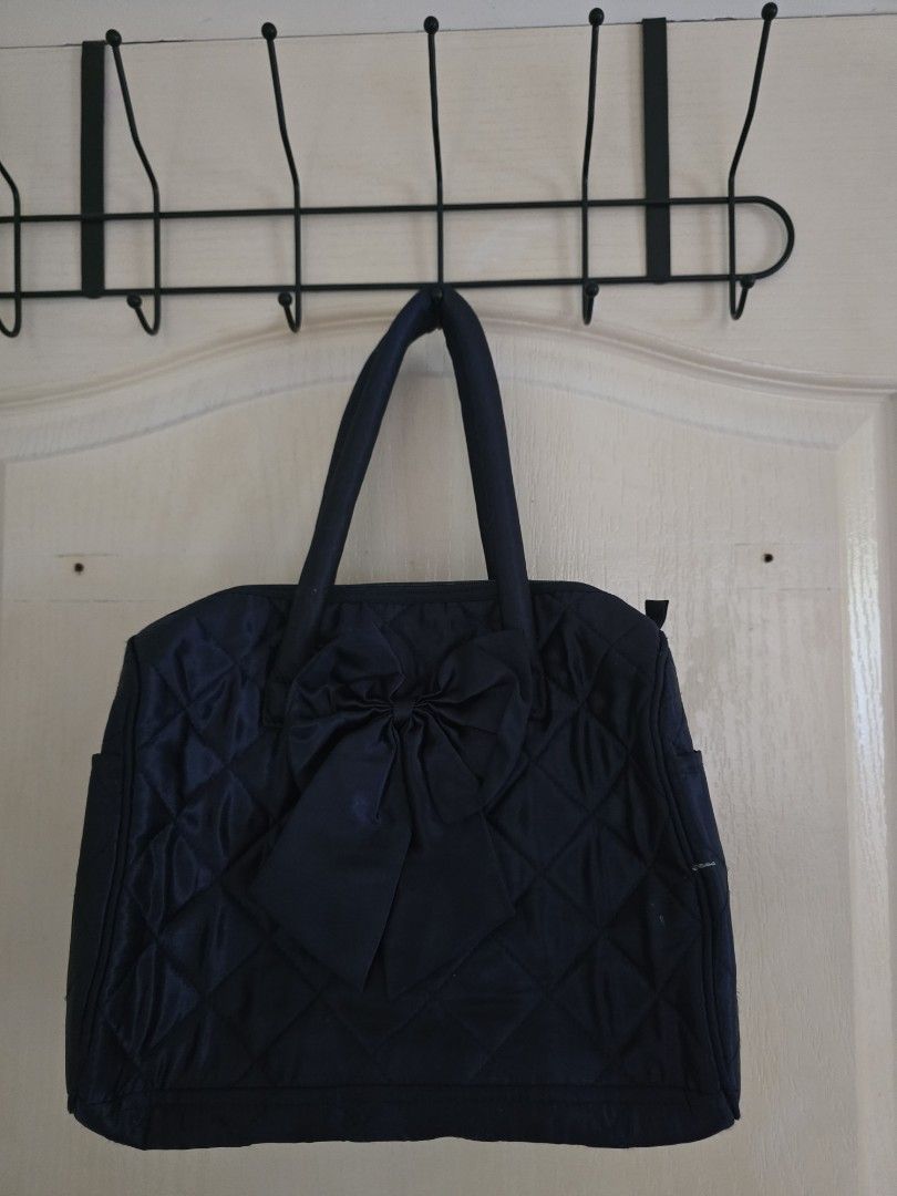 Naraya doctor's bag (Category: Shoulder Bags) located in Cavite. Submitted by rydes_clo (Listing ID 1469764161, Image 1). Description: very aesthetic and instagrammable.