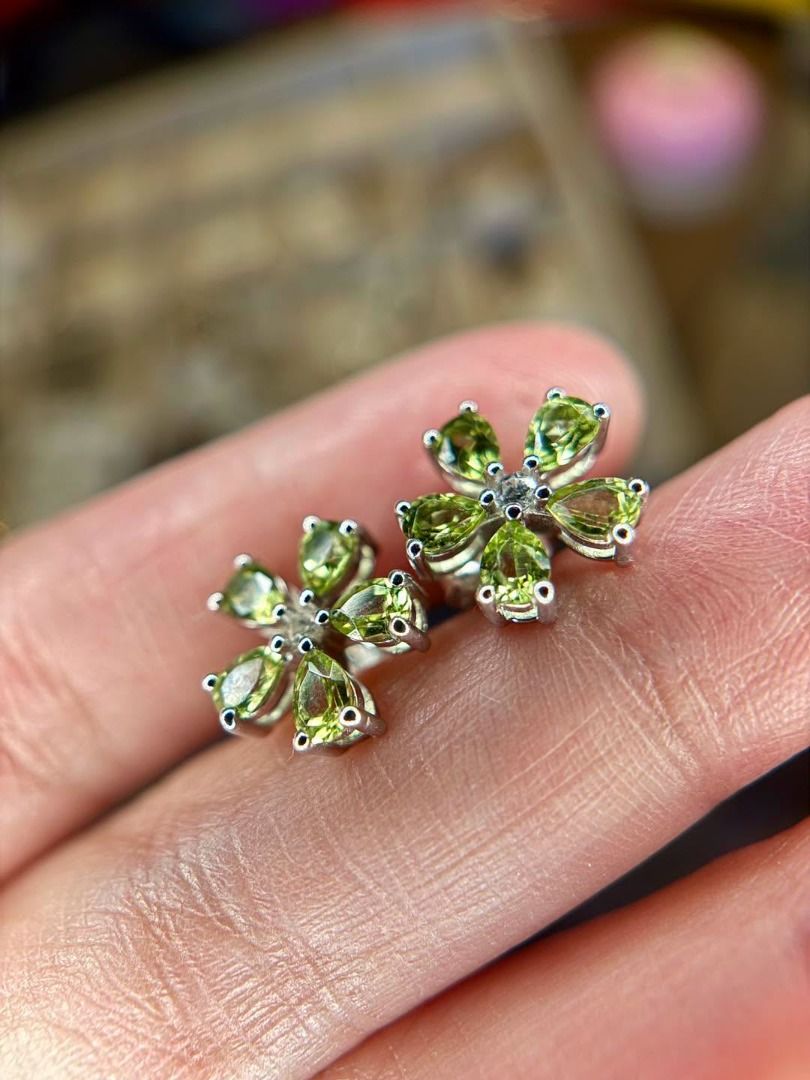 Natural Peridot in Brand New Silver Stud Earrings (Category: Earrings) located in Baguio. Submitted by asna_taku (Listing ID 1469845201, Image 2). Description: 🍃 Natural Peridot in Brand New Silver Stud Earrings 🍃 Fresh, vibrant green gemstones in a delicate floral design! 🌿✨ These natural peridot studs bring a touch of elegance and color to your everyday look. 💚 Natural Peridot 🤍 Brand new silver setting 🌸 Beautiful flower-inspired design 