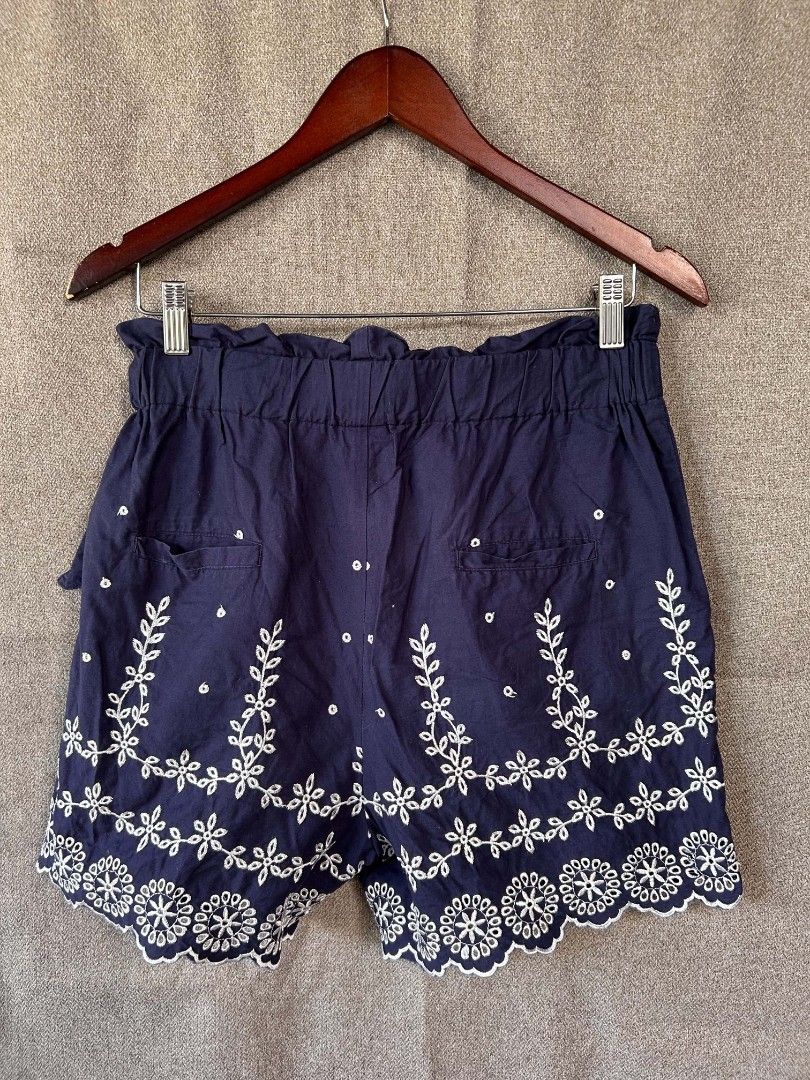 Navy blue eyelet skort (Category: Other Bottoms) located in Alicia. Submitted by glambercena (Listing ID 1469817201, Image 2). Description: waist: 30"-34" (garterized) length: 16" with side pockets.