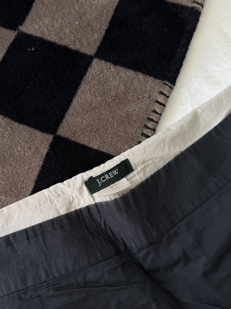 Navy blue shorts (j.crew) (Category: Shorts) located in Bulacan. Submitted by byppishh__ (Listing ID 1469839866, Image 3). Description: J.CREW navy blue shorts Size: 30” Length: 11” With side zipper One of my personal fave ♡ US SOURCED Issue: minimal yellow paint stain (left side) 🔖150.